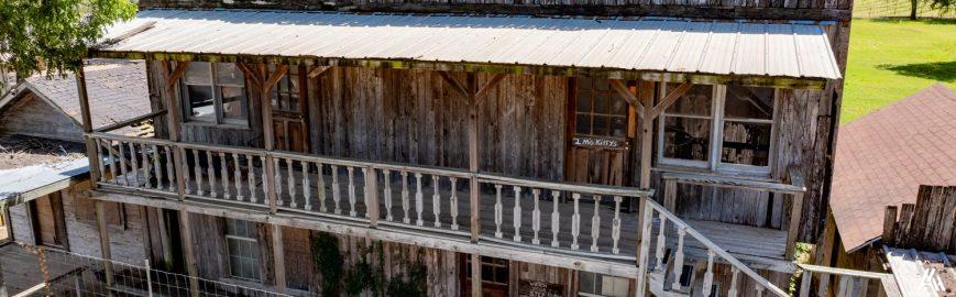 Hillbillee's Cafe / Bed & Breakfast